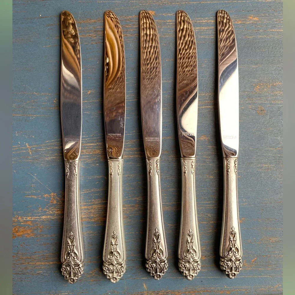 Five Queens Lace Silver Knives Set Fifteen Grams of Silver in Each Knife